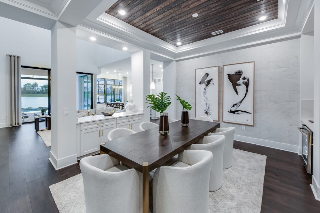 Sanibel sitting room with lake view